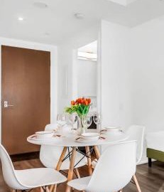 Royal BnB 1 Bed 1 Den Pristine Downtown Toronto Retreat 2
