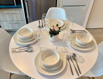 Royal BnB 1 Bed 1 Den Pristine Downtown Toronto Retreat 5