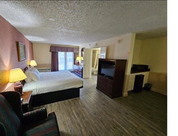 Royal Suites Baton Rouge near LSU and Airport 2