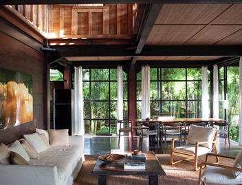 Rumah Hujan 4