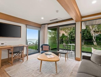 SA Beach by Stay Awhile Villas 4