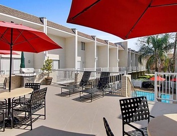 SAFE & CENTRALLY LOCATED 3Bed/1.5Ba 9 mins to Hospitals/French Quarter/Superdome 4