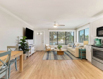 Sailfish Suites 7 - Waterfront Lodging 2
