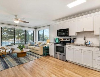 Sailfish Suites 7 - Waterfront Lodging 2