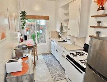 Sand Sun & Second - Charming Studio within Walking Distance to Beach 3