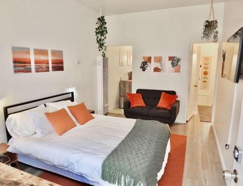 Sand Sun & Second - Charming Studio within Walking Distance to Beach 4