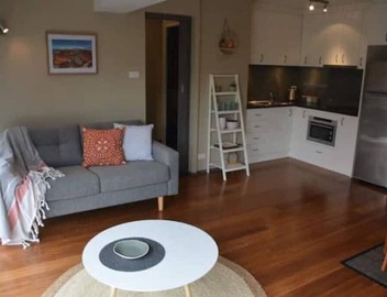 Sandy Bay Unit next to Casino, 5 min to CBD. 2