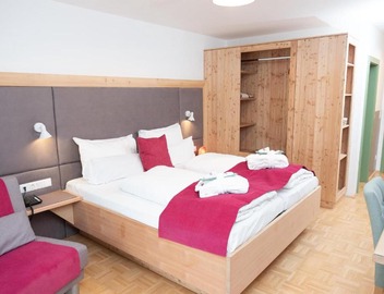 Santner, Hotel 2