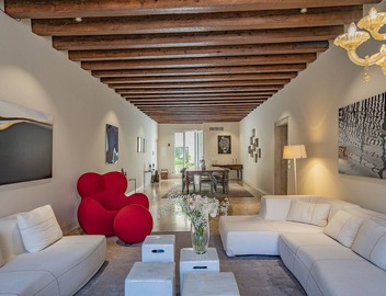 Sartor Apartment with Canal View and Private Court 2