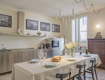 Sartor Apartment with Canal View and Private Court 3