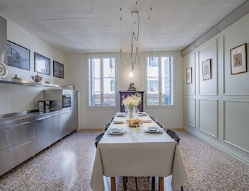 Sartor Apartment with Canal View and Private Court 5