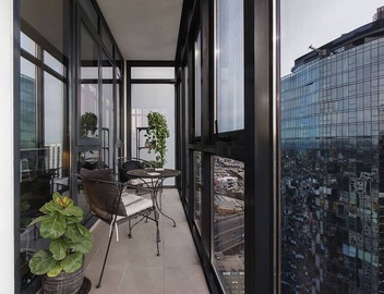 Scenic Penthouse Living in the Heart of Melbourne 5