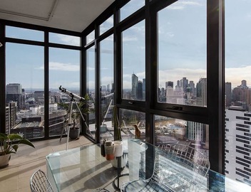 Scenic Penthouse Living in the Heart of Melbourne 3