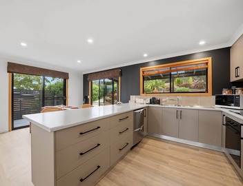 Scenic Risdon Retreat | Deck, Views & Nature Trail 4