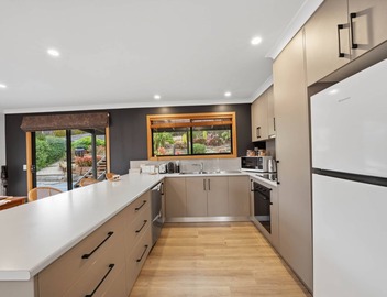 Scenic Risdon Retreat | Deck, Views & Nature Trail 5