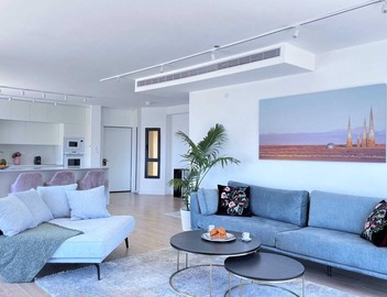 Seafront penthouse - terrace, AC, lift & parking 3