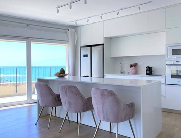 Seafront penthouse - terrace, AC, lift & parking 4