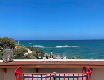 Seafront penthouse - terrace, AC, lift & parking 5