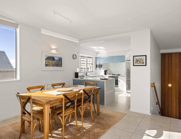 Seascape on Sunbrae with Sea Views 2