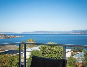 Seaside Chic Villa with Breathtaking Ocean Views 3