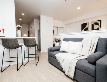 Seaside Serenity - Chic Santa Monica Studio 2