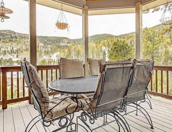 Secluded & Spacious Mountain Getaway 2