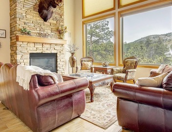 Secluded & Spacious Mountain Getaway 4