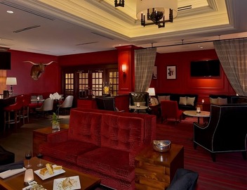 See Iconic Attractions! Elegant Suites Near Theatre and Park! Pets Allowed Here! 4