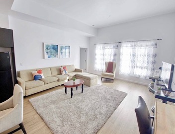 Serene 2BR Penthouse Haven in vibrant Los Angeles 4
