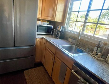 Serene garden setting w/private yard, dog-friendly, hot-tub, 7 min to beach 3