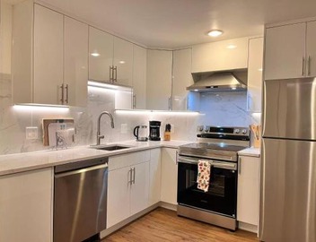Serene Mercer Island 3B Lower Unit near LR station 2