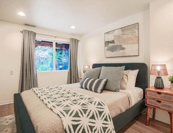 Serene Mercer Island 3B Lower Unit near LR station 4