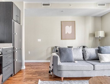 Serene Mount Vernon 1BR w/Gym, Pool & W/D, near Metro, by Blueground 2