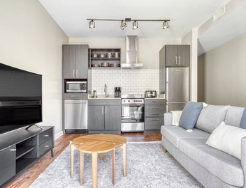 Serene Mount Vernon 1BR w/Gym, Pool & W/D, near Metro, by Blueground 3