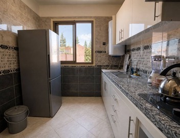 Serene Villa Apartment: 4 Bedrooms with Private Pool & Garden only for geusts 2