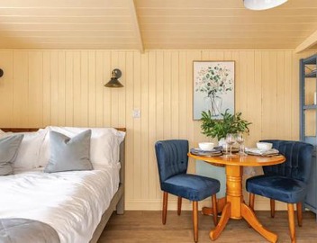 Shepherd's Hut, Bath 5