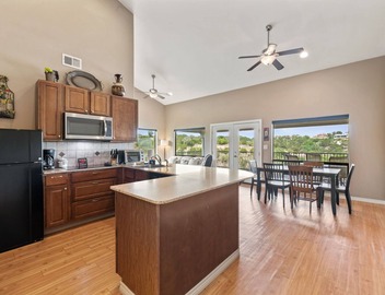 Shiraz Haus - Unit B 4