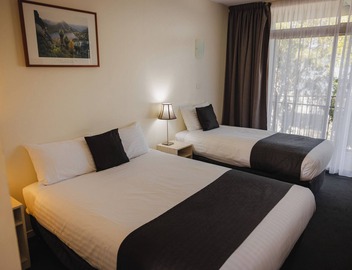 Shoreline Hotel 5