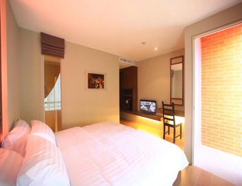 Silom One 3