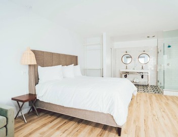 SKS - Superior Room, 1 King Bed with Sofa bed, Non Smoking 5
