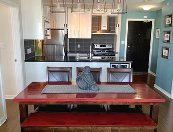 Sky High 3BR/2BTH - Spectacular Views, Free Parking! 3