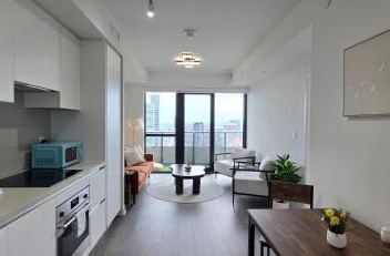 Sky High Luxe Stay 2BR-2BA Near Square One With Lake View, Gym, Pool & Parking 4