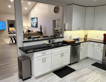 SkyHome, Sleeps 12, Game Room, Airport Tesla COTA 3