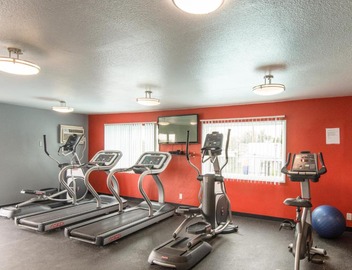 Skyline Terrace Executive Jr One Bedroom with Balcony and Pool 4
