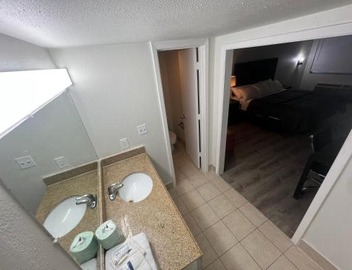 Skylite Inn 3