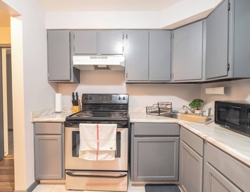 Sleek North Side Studio Apartment 3