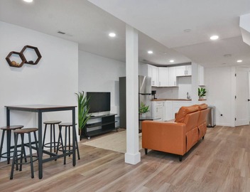 Sleek Somerville Apartment near Encore! 3