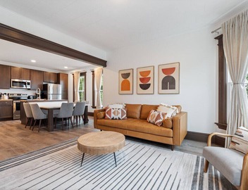 Sleek Space: Open & Airy, Close to Key Spots 5