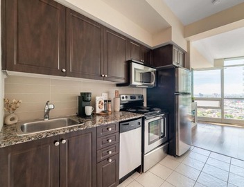 Sleek studio in Fort York walk to lake & Liberty 3