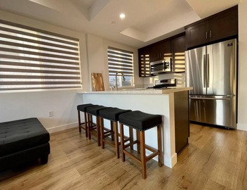 Sleek Townhouse Getaway + Private Rooftop Deck 🍹 5